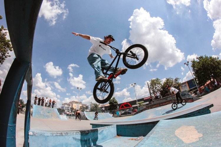 Deccs Magazine BMX 4.ª Edição: Explorando Novos Talentos e Elevando o Cenário do BMX