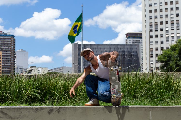 Revista Edição Histórica N167 - Skate: Sandro Sobral, o skatista Ícone Brasileiro, e a Arte de Lari Pinna!